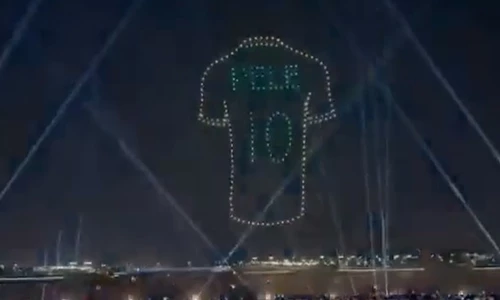 Pelé fue homenajeado por la FIFA en Qatar.