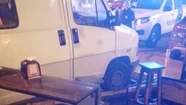 Una camioneta chocó a un deck en Güemes y reavivó la polémica. 