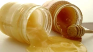 Anmat prohibió la venta de cuatro productos: una miel, un agua mineral y dos aceites