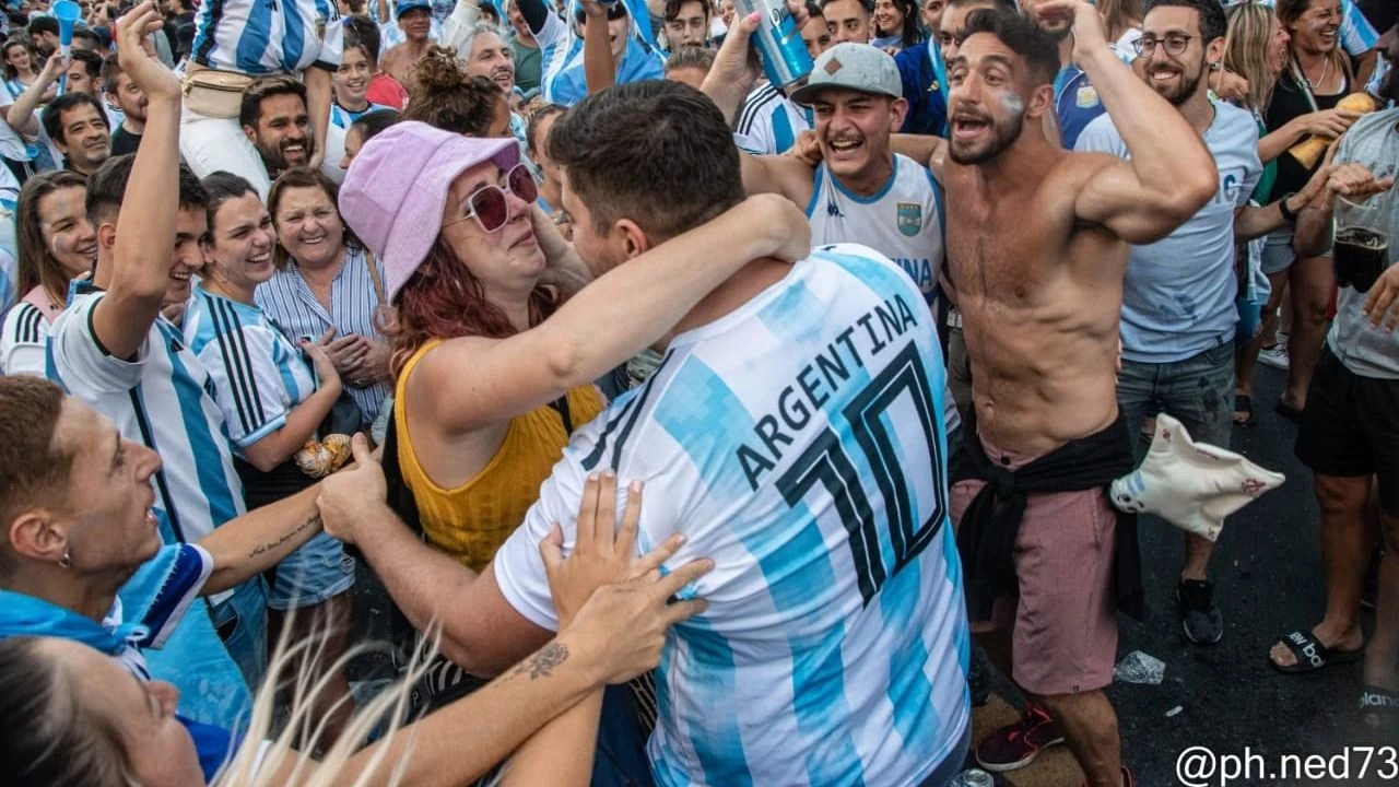 Juan y Bárbara, unidos por siempre por la celeste y blanca. Foto: @ph.ned73