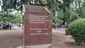 Robaron el busto de bronce de Eva Perón de Plaza Rocha: analizan las cámaras de seguridad