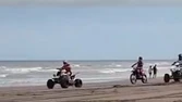 Así corrían picadas con cuatriciclos y motos en las playas de Mar Chiquita
