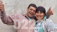 Víctor Figueroa, con Rosana, su pareja, cuando festejaron su cumpleaños 52, antes del violento crimen.