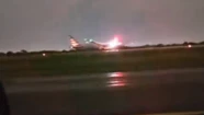 Un avión que iba a Miami fue impactado por un rayo y tuvo que aterrizar de emergencia en Ezeiza